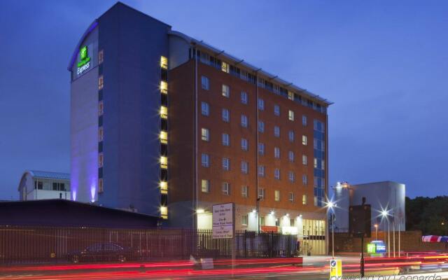 Отель Holiday Inn Express London - Limehouse вид на фасад