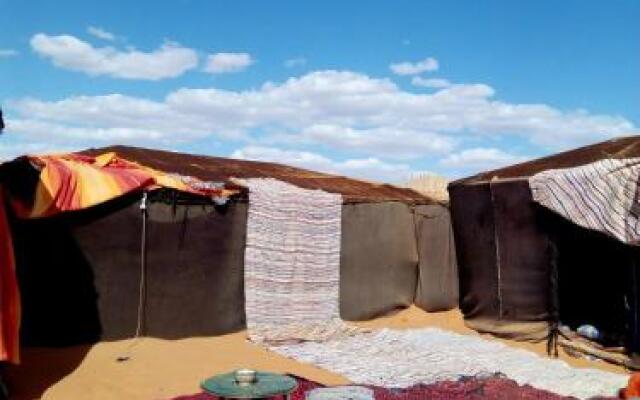 Отель Desert Camel Camp Марокко, Мерзуга - отзывы, цены и фото номеров - забронировать отель Desert Camel Camp онлайн вид на фасад