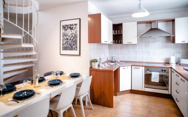 Lovely 2-story home in the center with AC