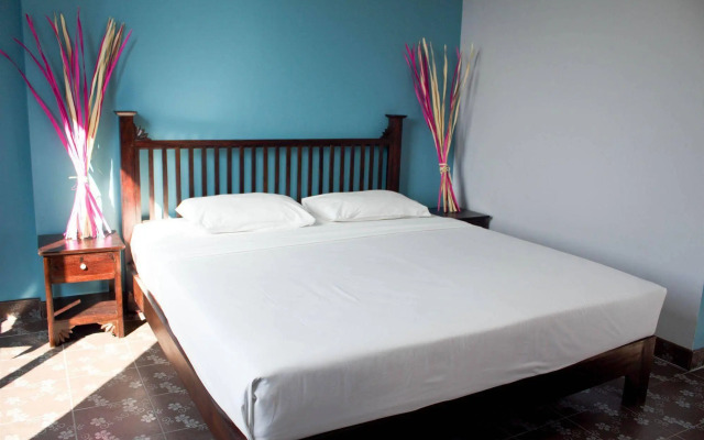 La-Mer Hostel