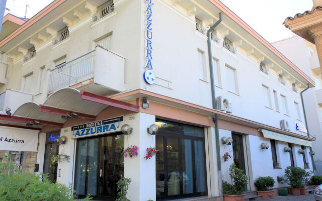 Hotel Azzurra Римини вид на фасад