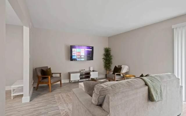 Inviting 2BR 2BA Unit in Rochester Hills
