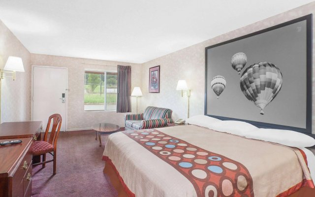 Super 8 by Wyndham Decatur Priceville