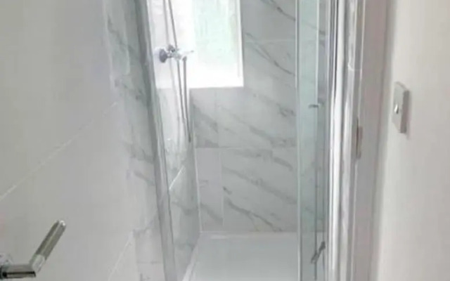 London Blissful Retreat - 4 Bedroom House