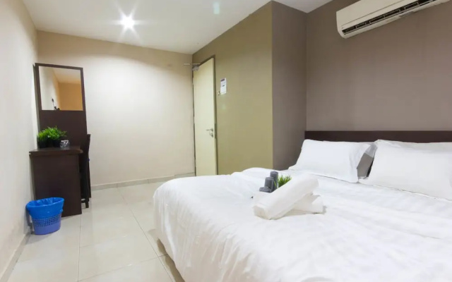 Three Top Hotel