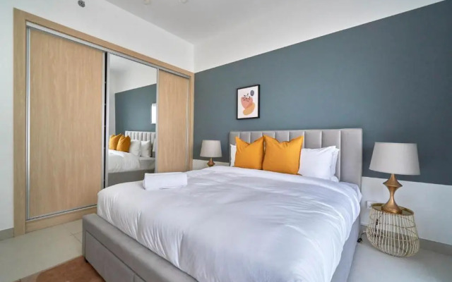 Stella Stays Chic 2 BDR Dubai JVC Large Terrace