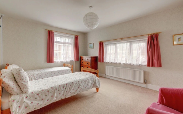 Calm Holiday Home in Broadstairs Kent with BBQ