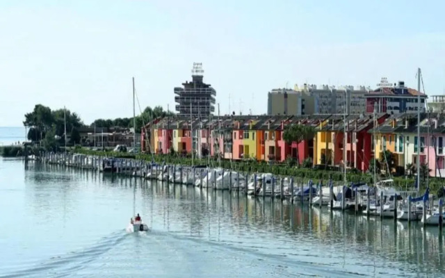 Apartment in Caorle Near Beach & Pool