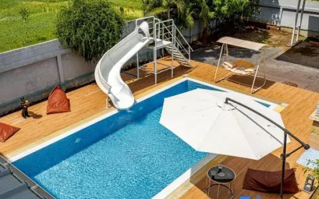 Luxury five-room pool villa