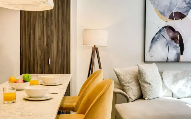 Contemporary Comfort at City Suite 905