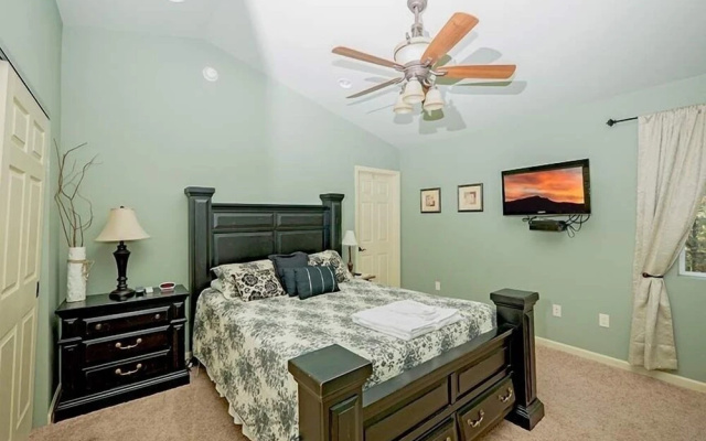 3614 Saddle Road 3 Bedroom Cabin by RedAwning