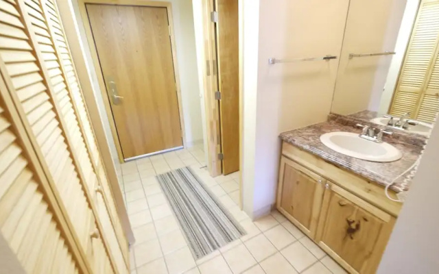 CM447H Hotel Room 1Br 1 Ba