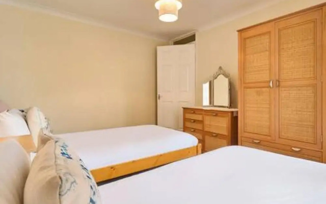 Host Stay Cobb Court