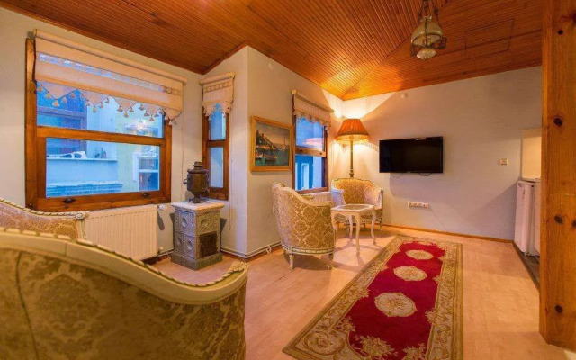Aretias Suit Home
