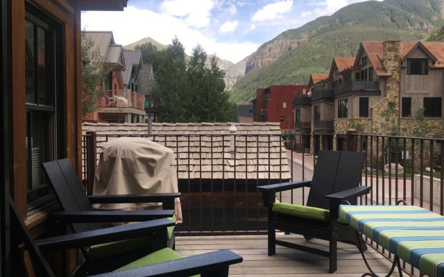 Wood Residence by Alpine Lodging Telluride