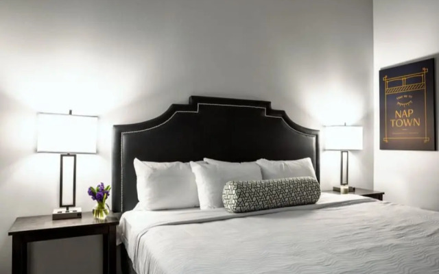 2BR 2BA In The Block by CozySuites