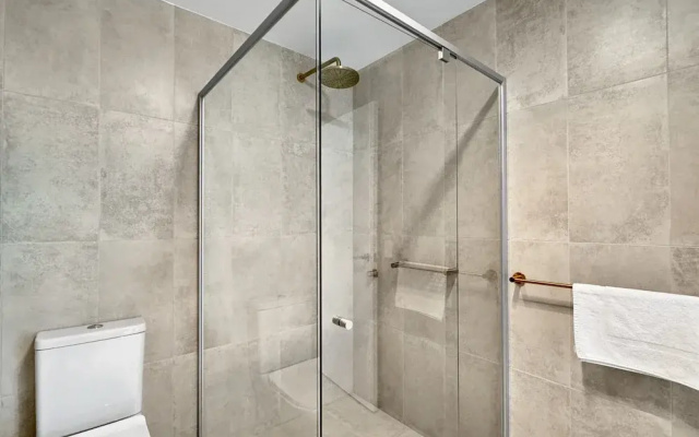 Deluxe 3-bed Unit With Views