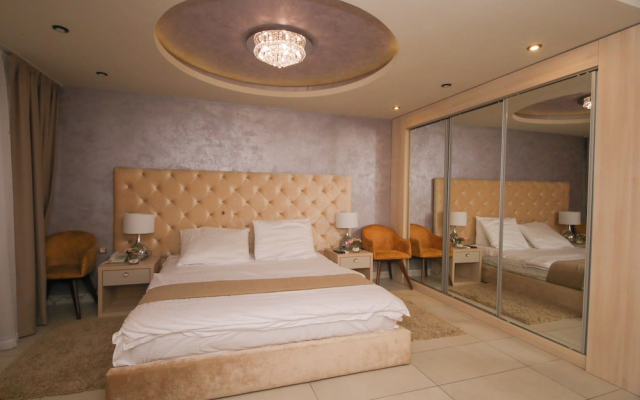 Decenija Hotel & Restaurant