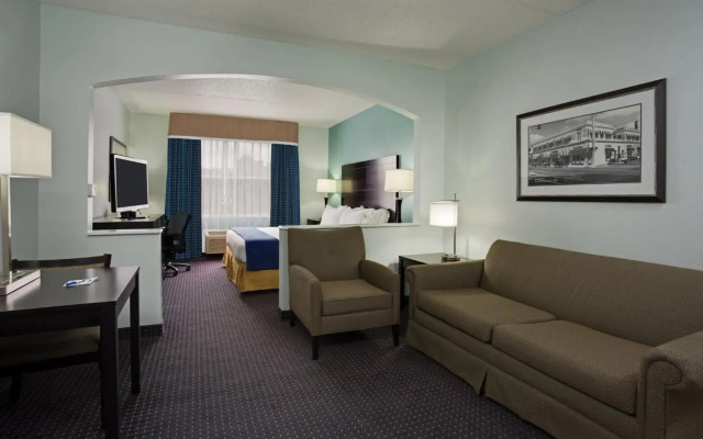 Holiday Inn Express Suites Plant City by IHG