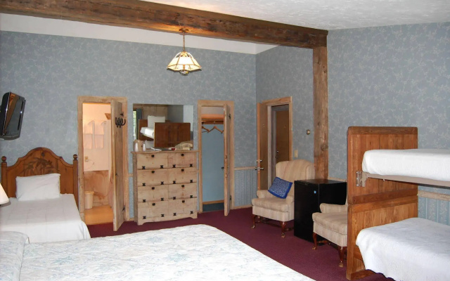 Summit Lodge