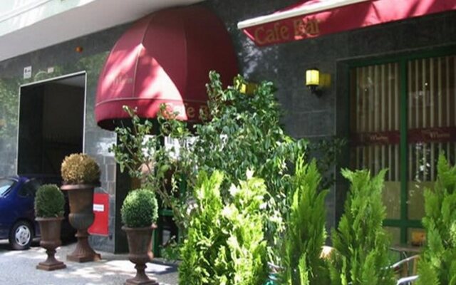 Artim Hotel вид на фасад