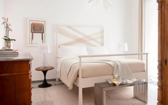 Modern Comfort, Poetic Charm
