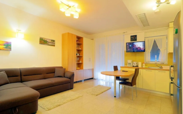 Garden Apartment close to Airport