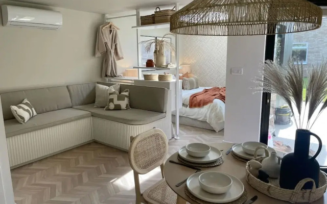 Stylish 4 Bed Home Close to Beach