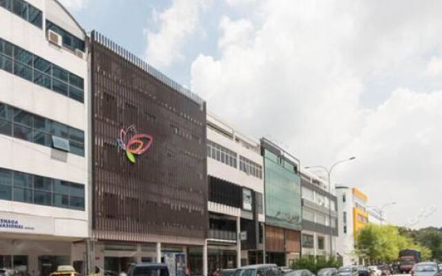 Отель OYO 137 1st Centro Hotel Малайзия, Куала-Лумпур - отзывы, цены и фото номеров - забронировать отель OYO 137 1st Centro Hotel онлайн вид на фасад