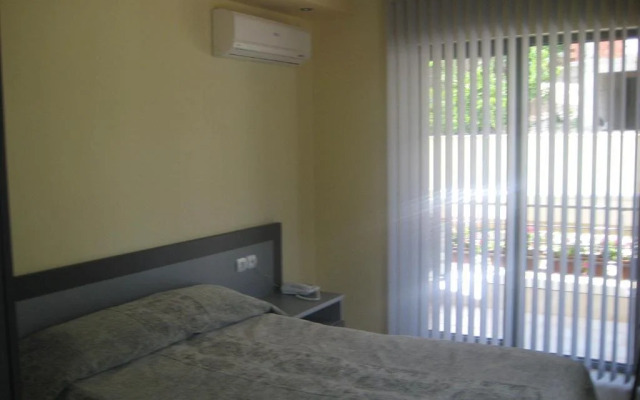 Alex Family Hotel Сандански комната для гостей