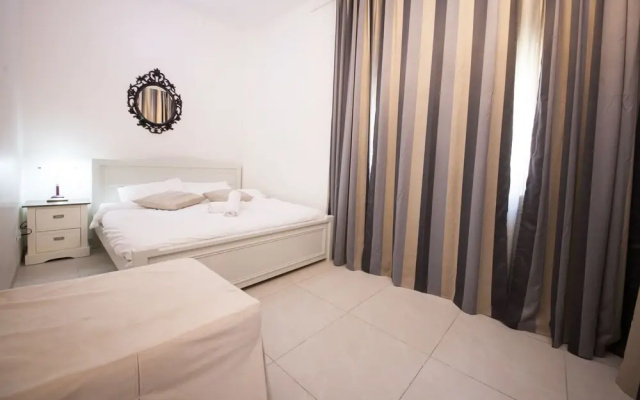Jonathan hotel in Ben Yehuda
