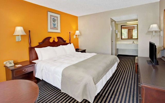 Days Inn Louisville Central University & Expo Center
