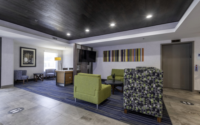 Holiday Inn Express Hotel & Suites Petersburg-Dinwiddie by IHG