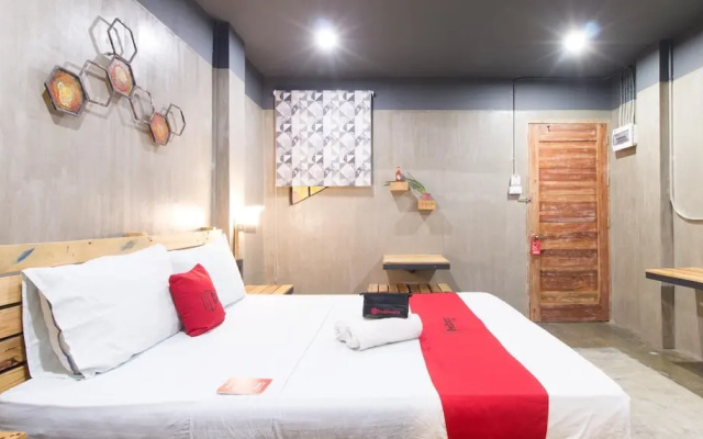 Bhive Hotel by RedDoorz