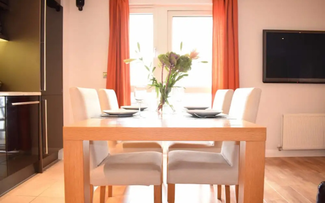 Spacious Apartment in Fantastic Location