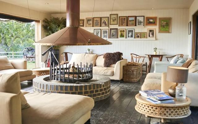 Treehouse Hotel - At Port Lympne Reserve