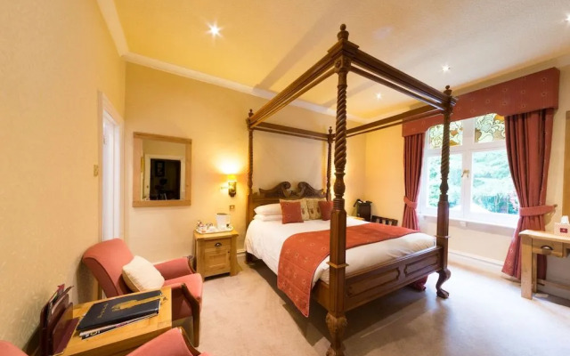 The Glen Yr Afon House Hotel