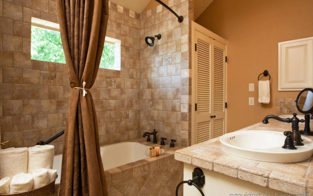Inn on Lake Granbury a Boutique Hotel