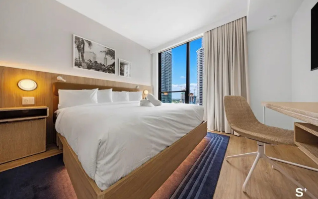 Modern 1BD & Den With City Views