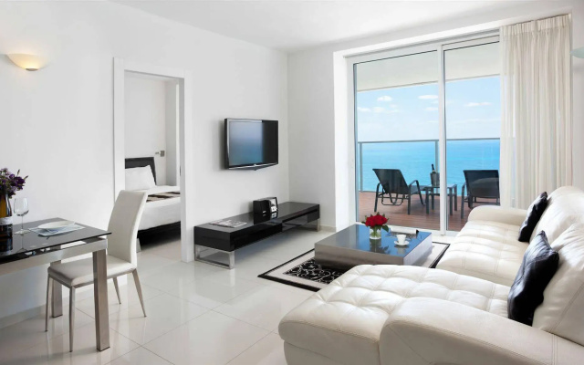 Island Luxurious Suites Hotel
