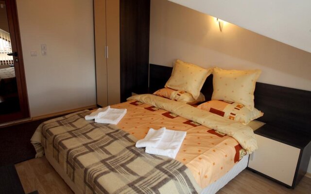 Отель Guest House Koncheto Банско комната для гостей
