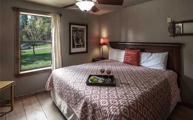 Riverside Dreams - Three Bedroom Cabin