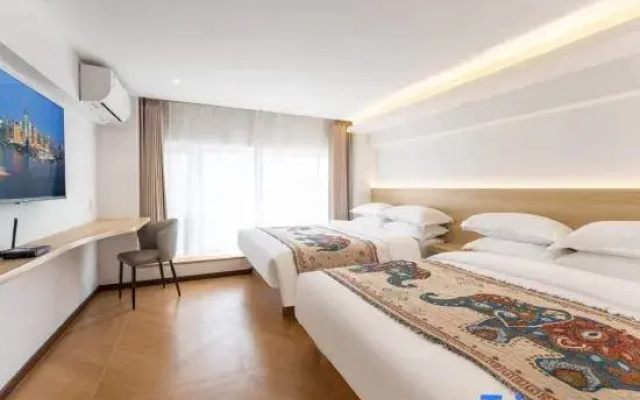 Weihai Jiaqi Hotel (Weihai high speed railway bus terminal store)