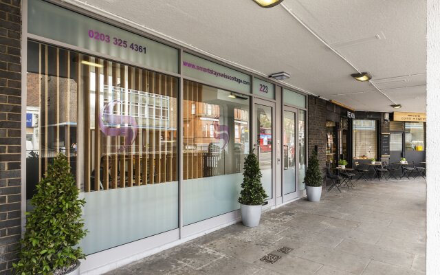 Отель Smart Stay Swiss Cottage вид на фасад
