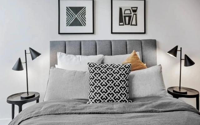 Luxuria Apartments - Collins House