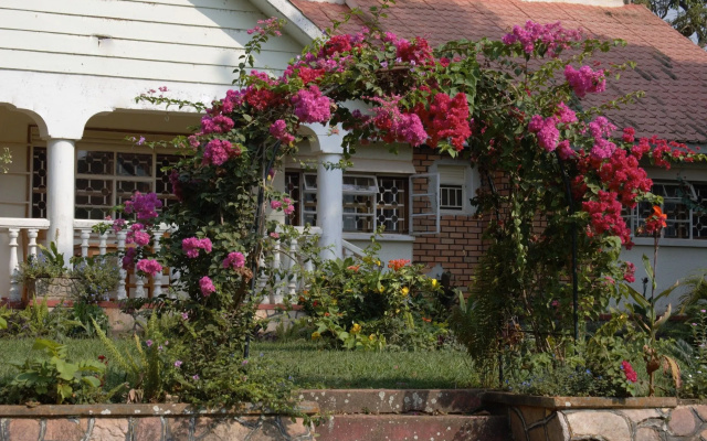 Colonial Residence