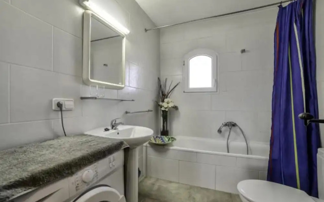 Villa - 4 Bedrooms with Pool and WiFi - 104963