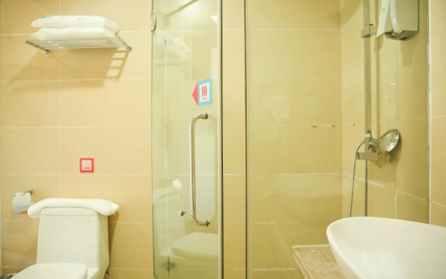 PAI Hotels·Puyang Feilong Bus Terminal Shengli Road
