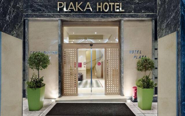 Plaka Hotel вид на фасад