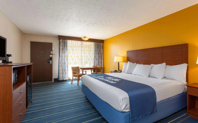 Days Inn by Wyndham Breezewood